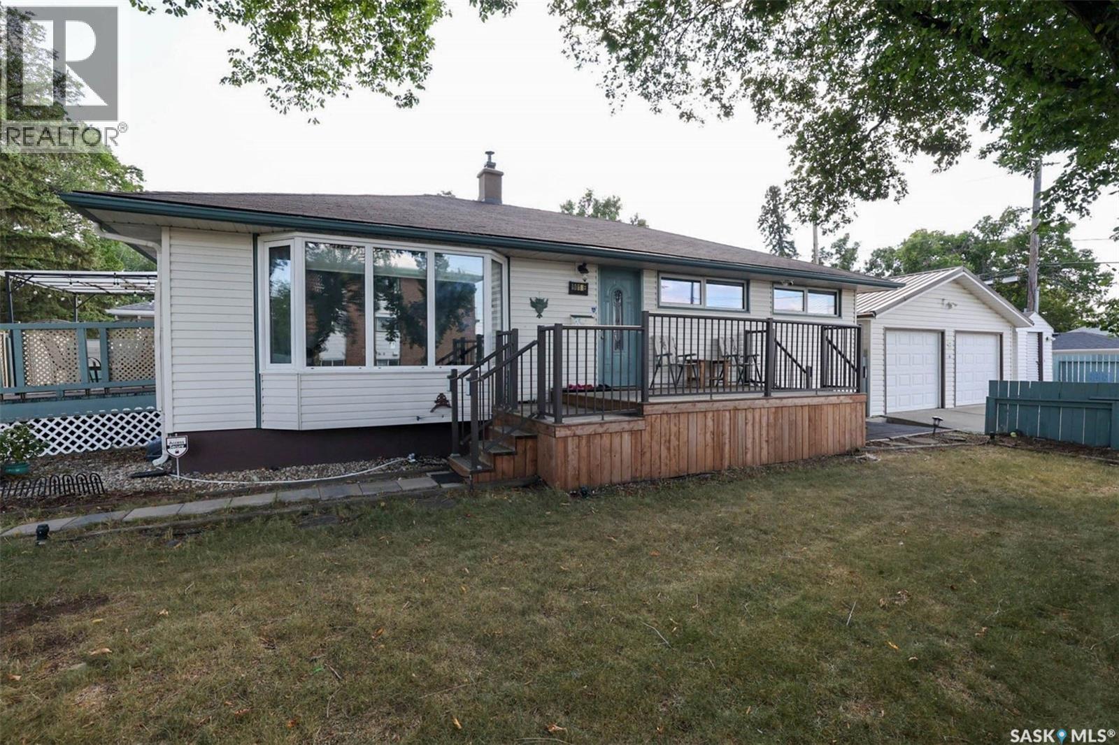 Photo 1 of 901 17th Avenue E, Regina SK