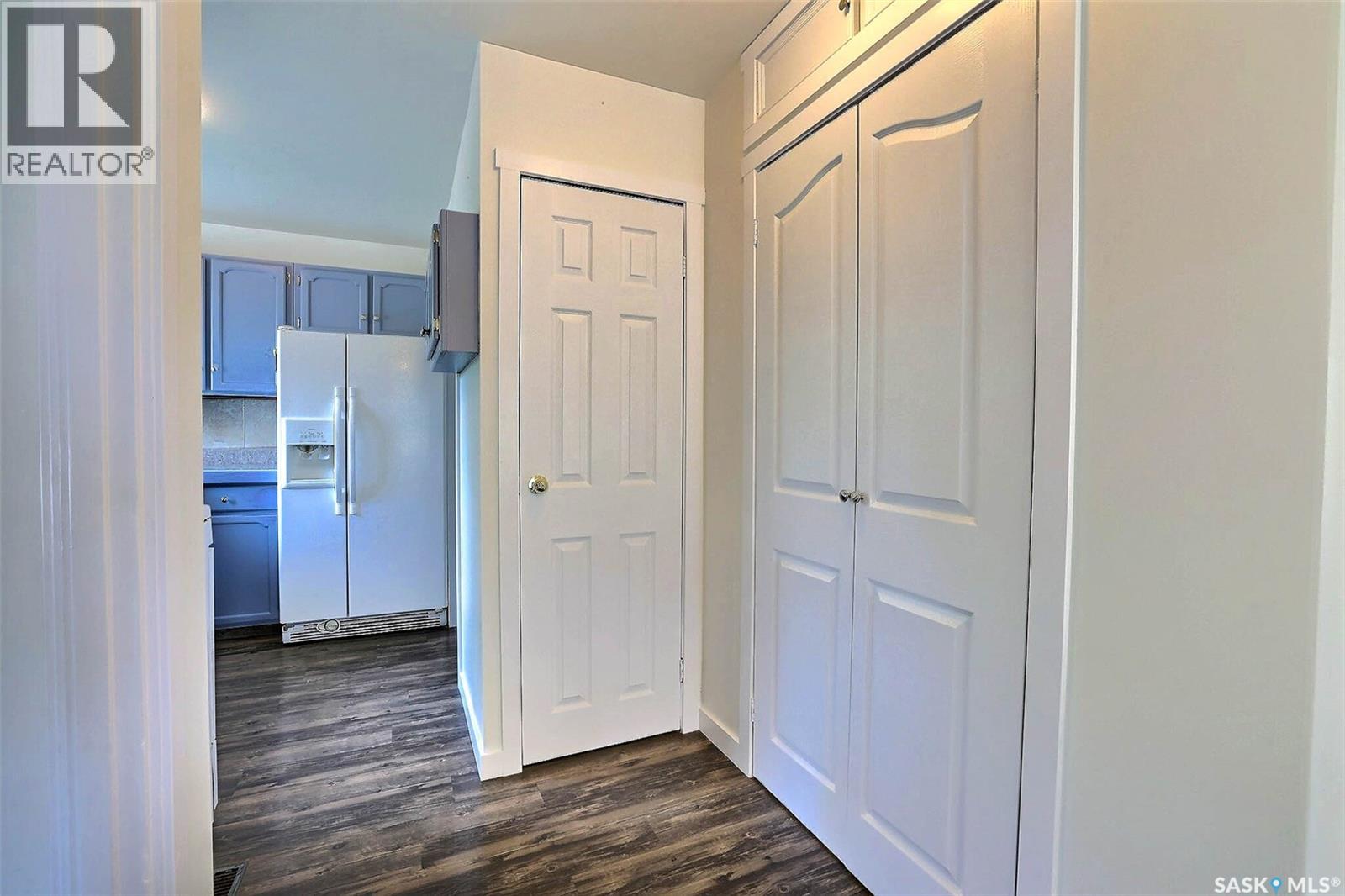 Photo 10 of 901 17th Avenue E, Regina SK