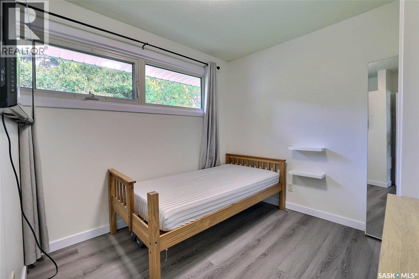 Photo 13 of 901 17th Avenue E, Regina SK