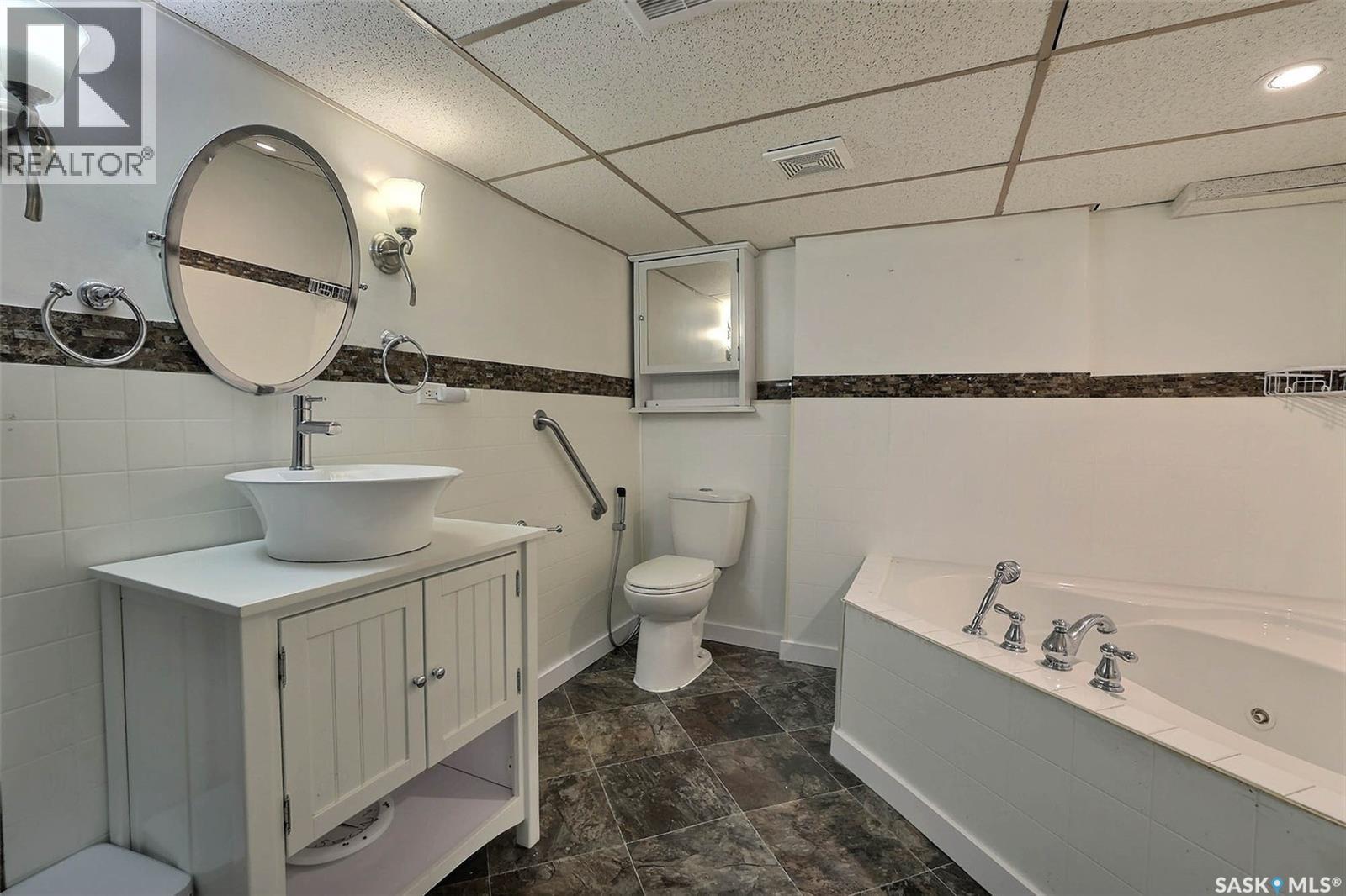Photo 26 of 901 17th Avenue E, Regina SK