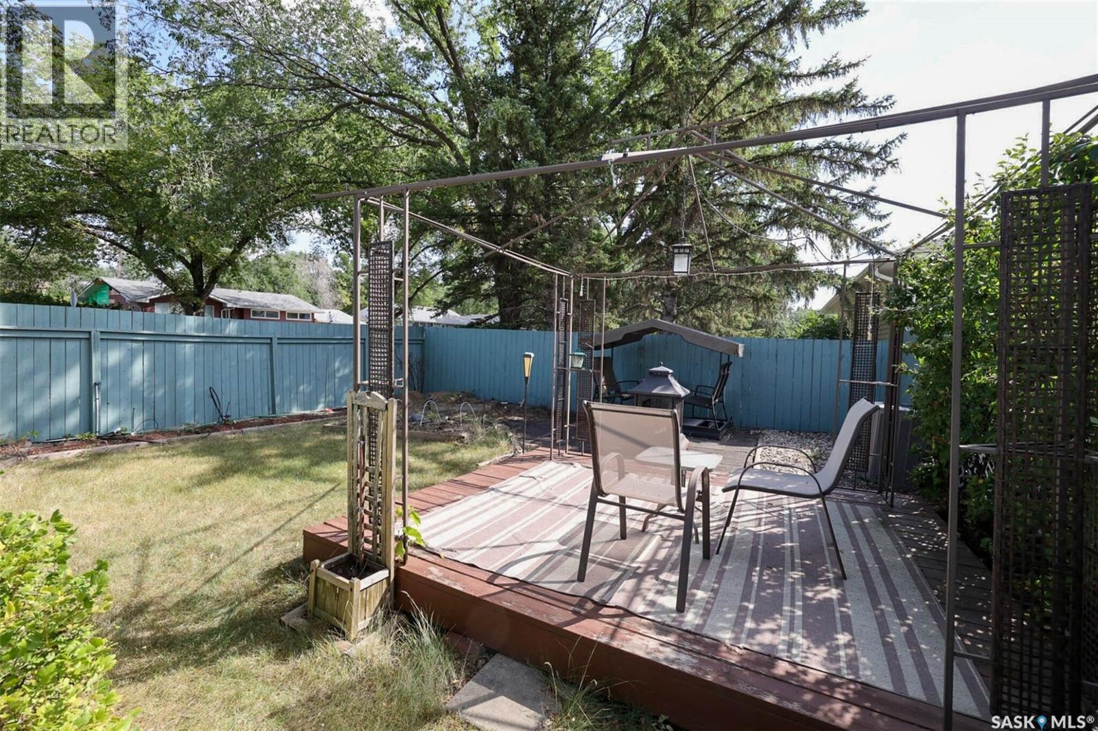 Photo 33 of 901 17th Avenue E, Regina SK