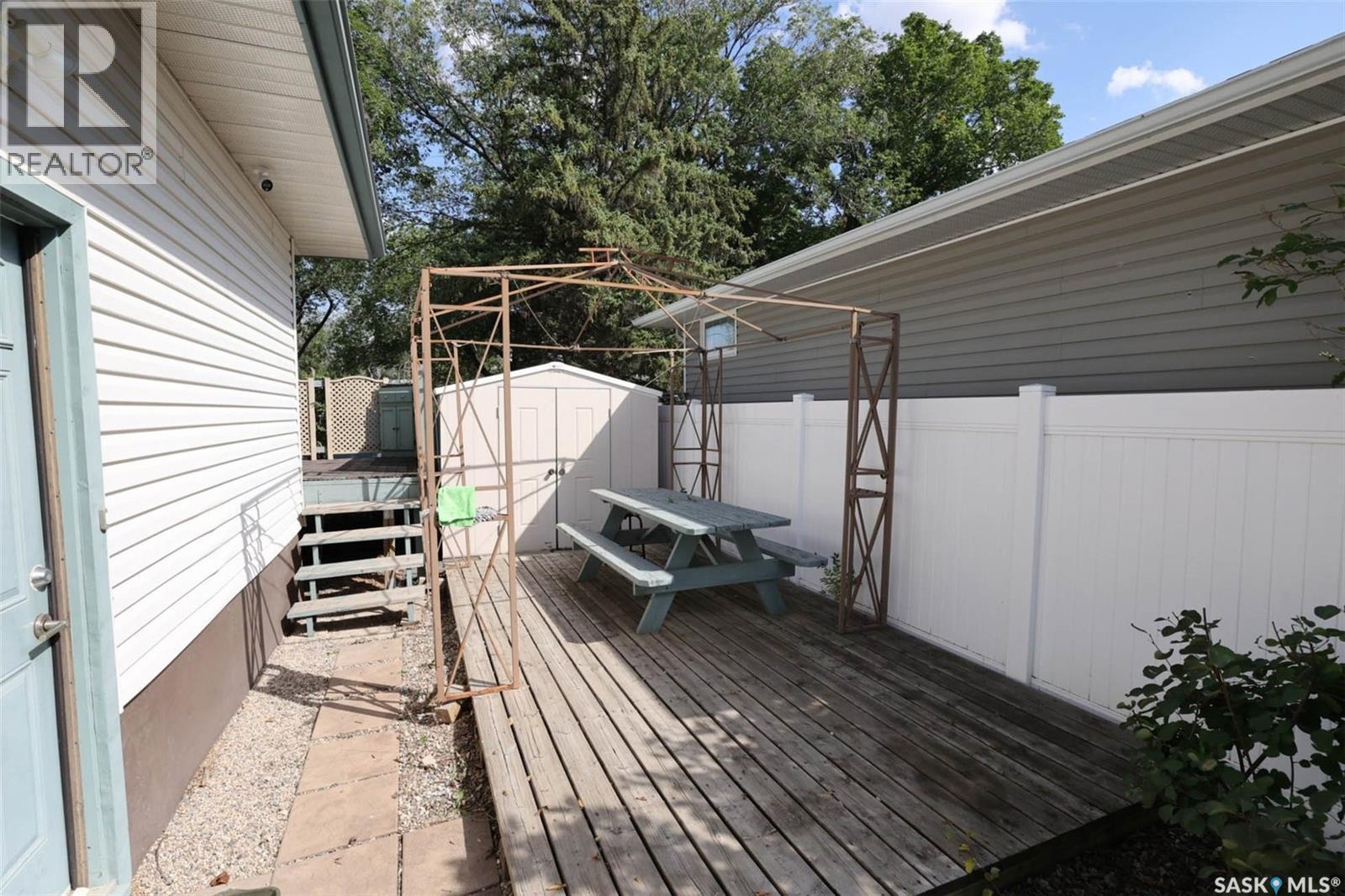 Photo 37 of 901 17th Avenue E, Regina SK