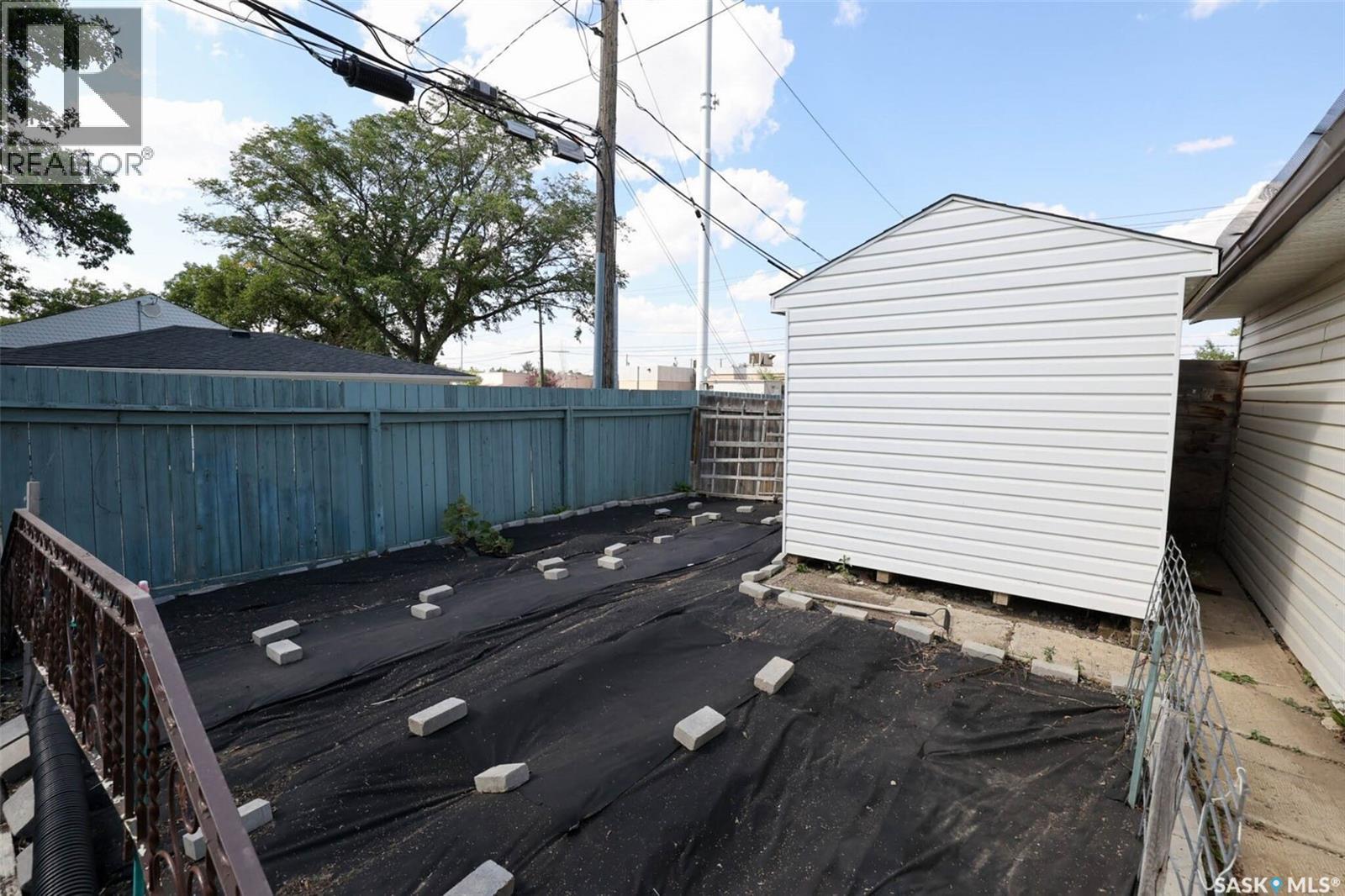 Photo 39 of 901 17th Avenue E, Regina SK