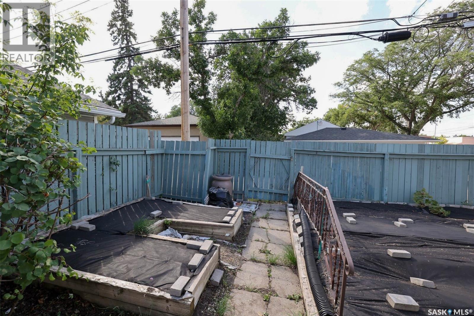Photo 40 of 901 17th Avenue E, Regina SK