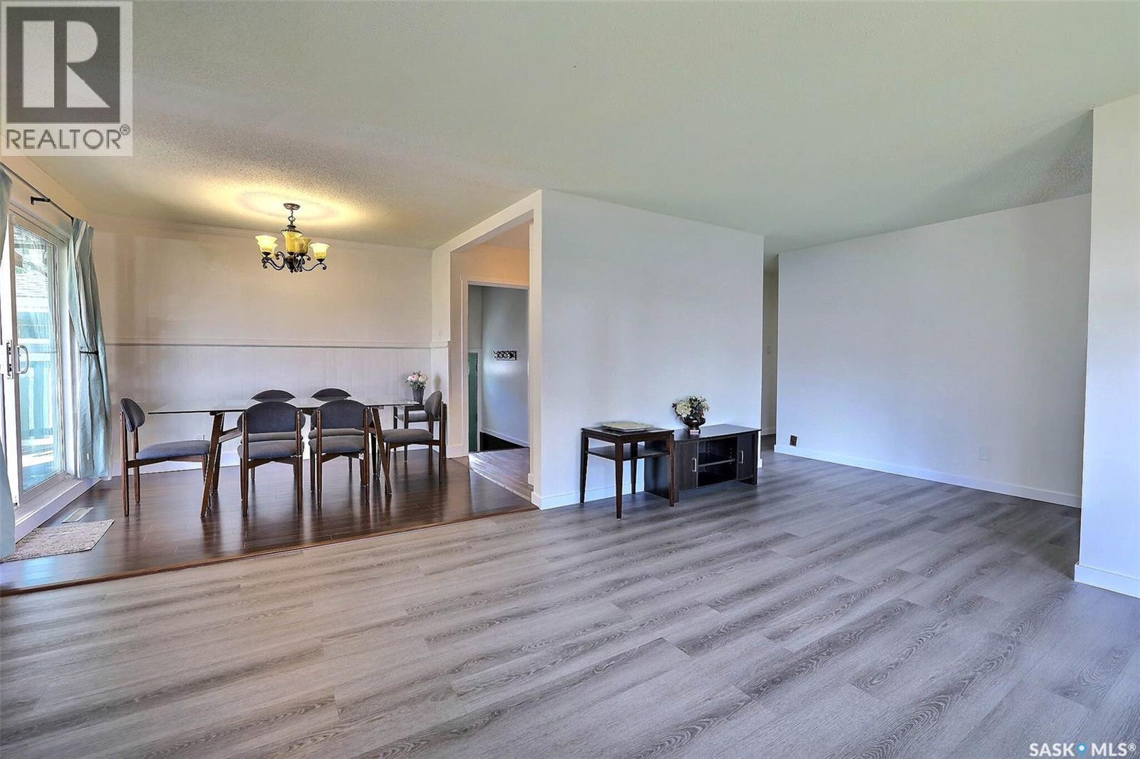 Photo 6 of 901 17th Avenue E, Regina SK
