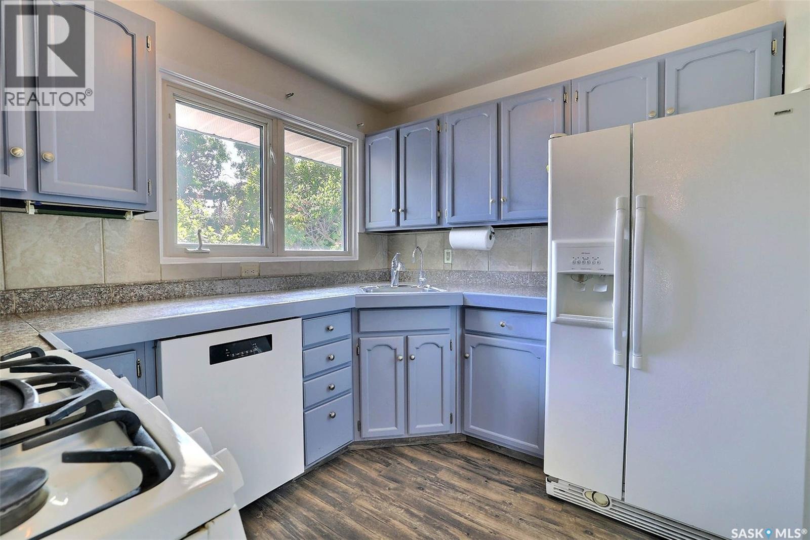 Photo 9 of 901 17th Avenue E, Regina SK