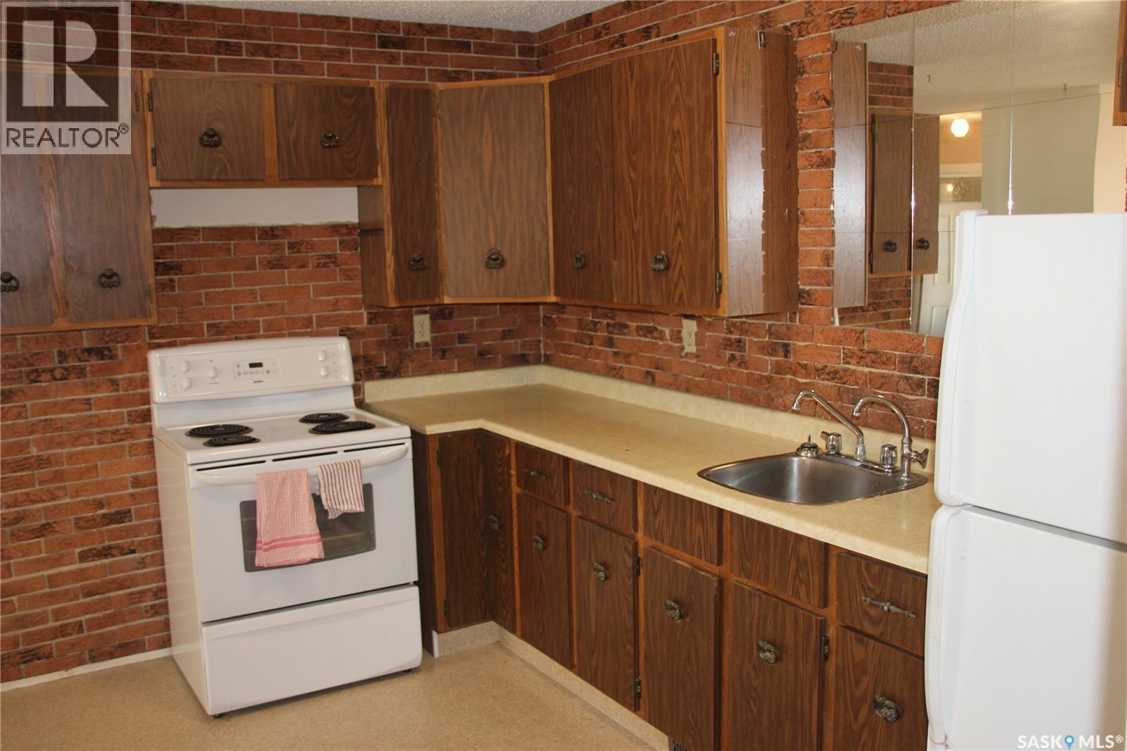 Photo 31 of 302 Markwell Drive, Regina SK