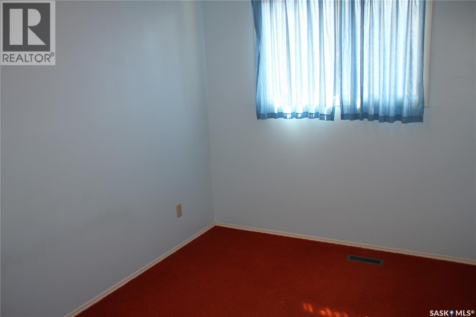Photo 17 of 302 Markwell Drive, Regina SK