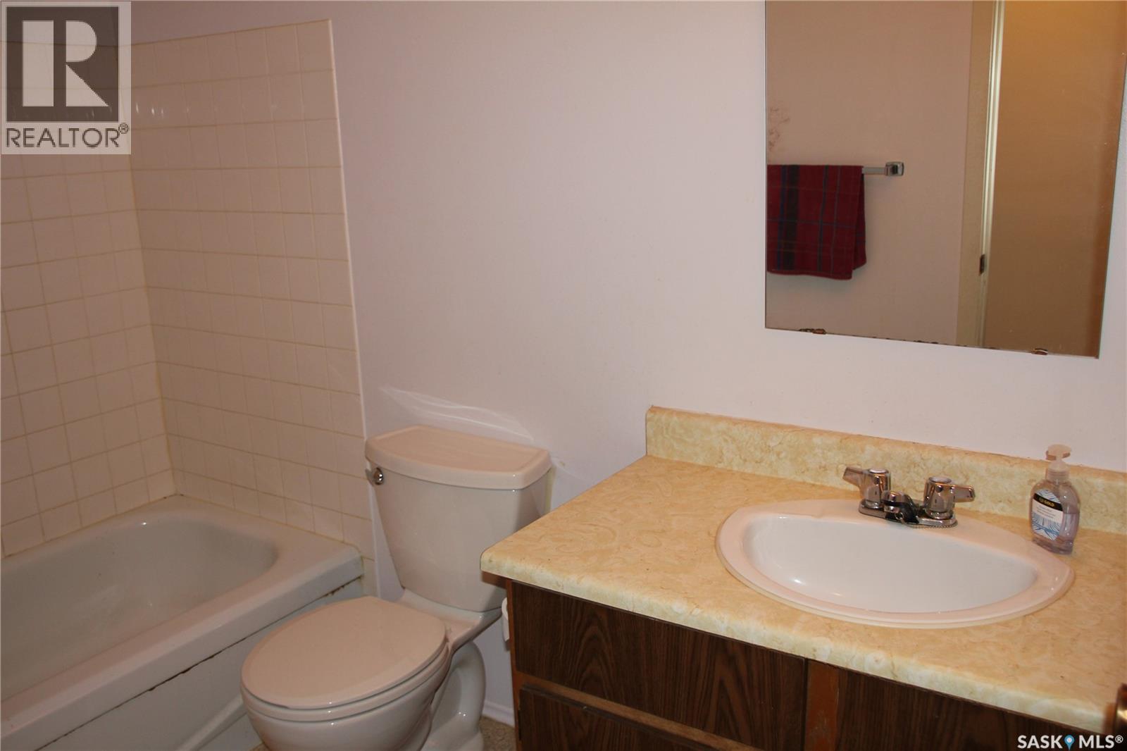 Photo 2 of 302 Markwell Drive, Regina SK