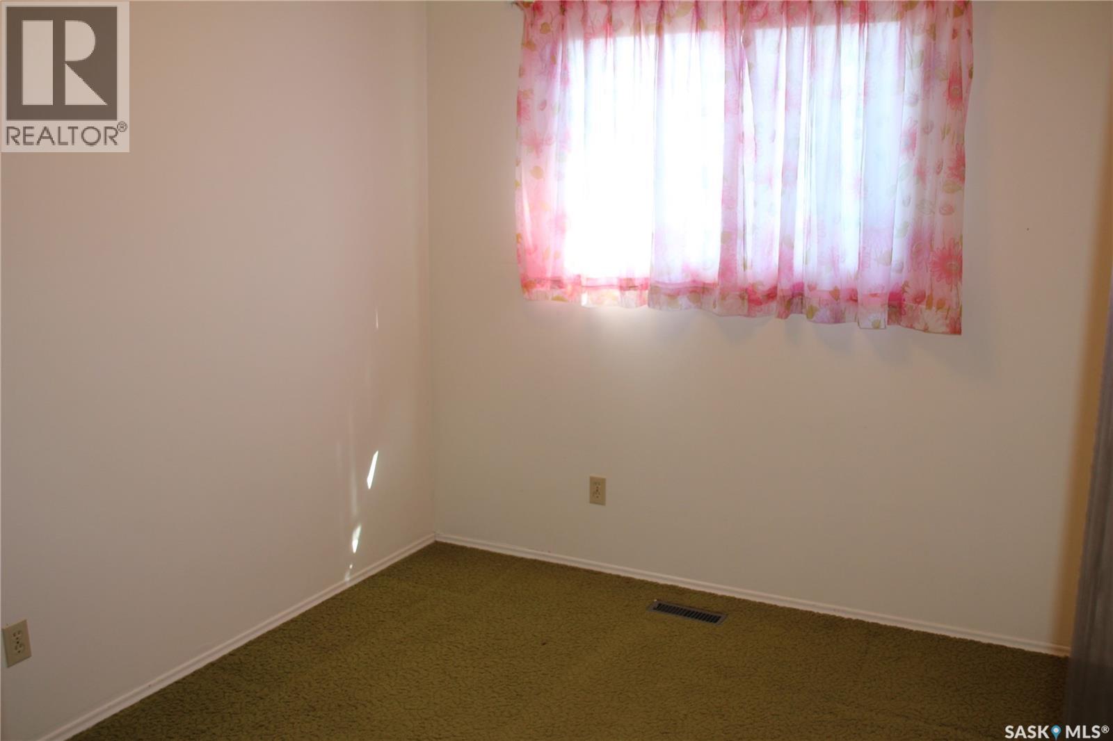 Photo 7 of 302 Markwell Drive, Regina SK