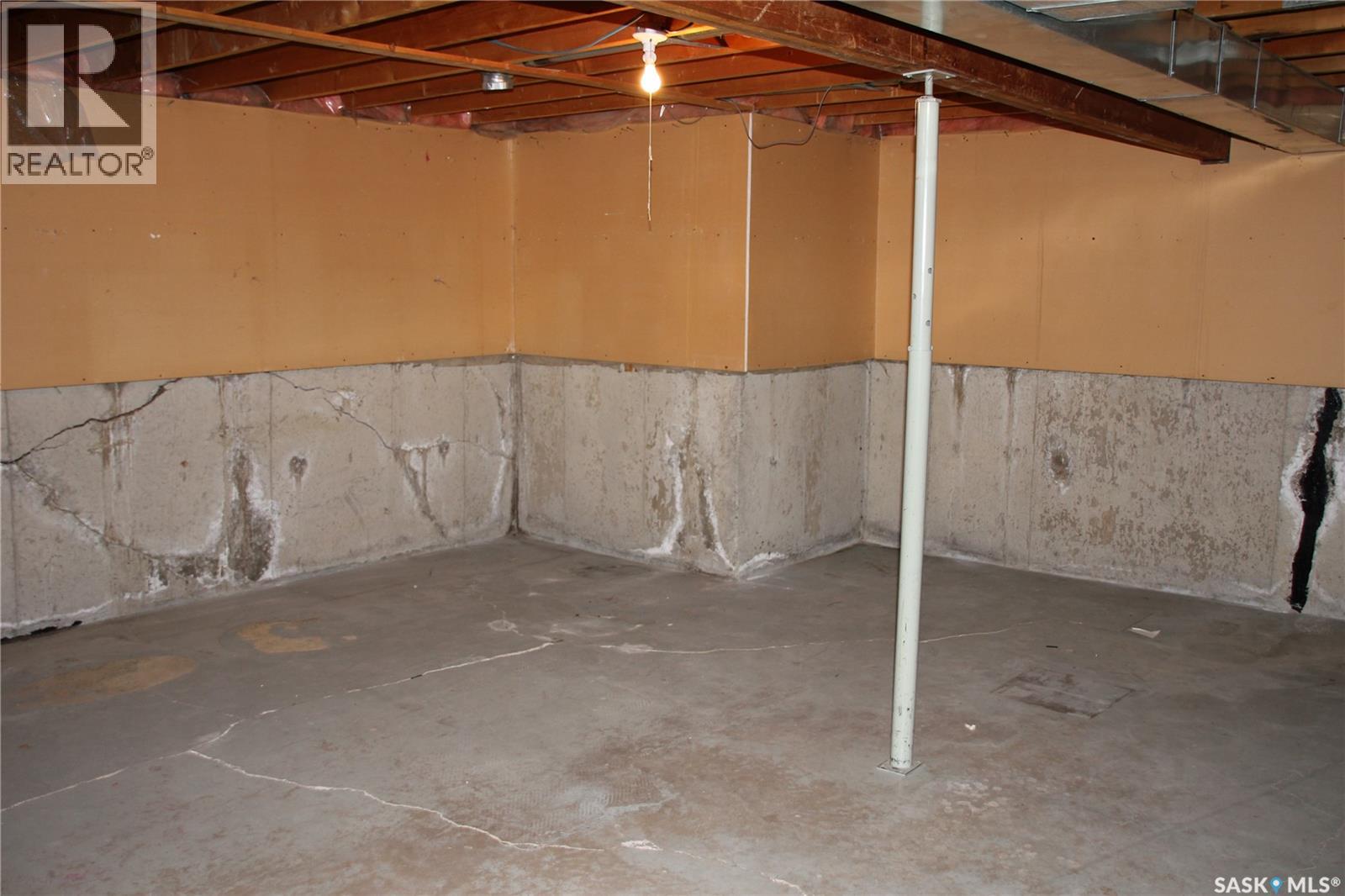 Photo 10 of 302 Markwell Drive, Regina SK