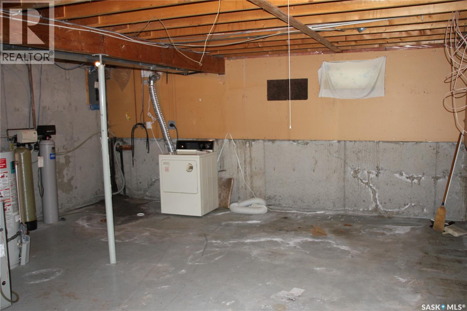 Photo 5 of 302 Markwell Drive, Regina SK