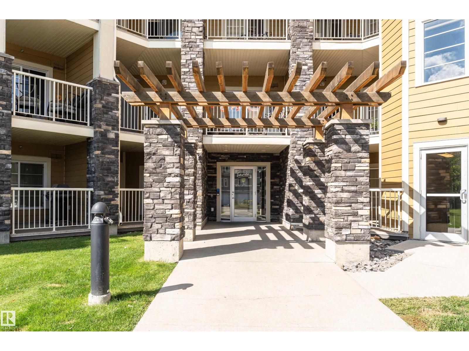 Photo 3 of 301 3670 139 Av Nw, Edmonton AB