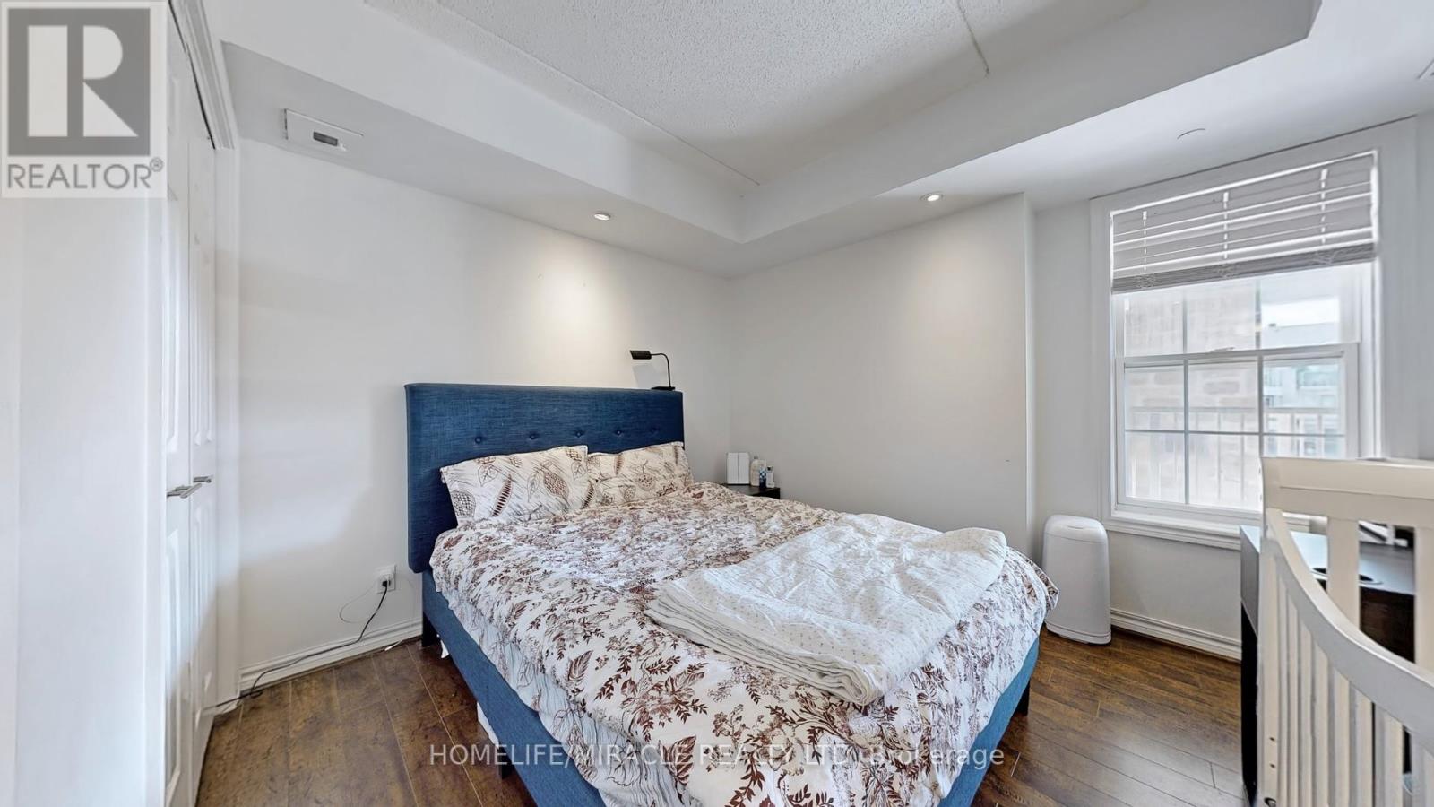 Photo 5 of 306 1440 Bishops Gate, Oakville ON