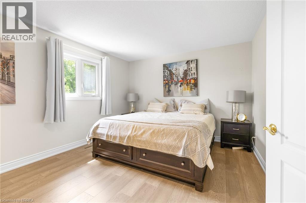 Photo 12 of 26 Dundalk Crescent, Brampton ON