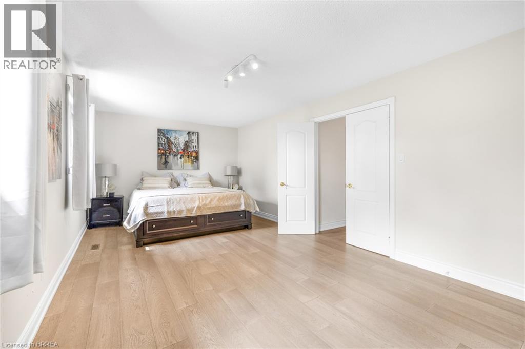 Photo 13 of 26 Dundalk Crescent, Brampton ON