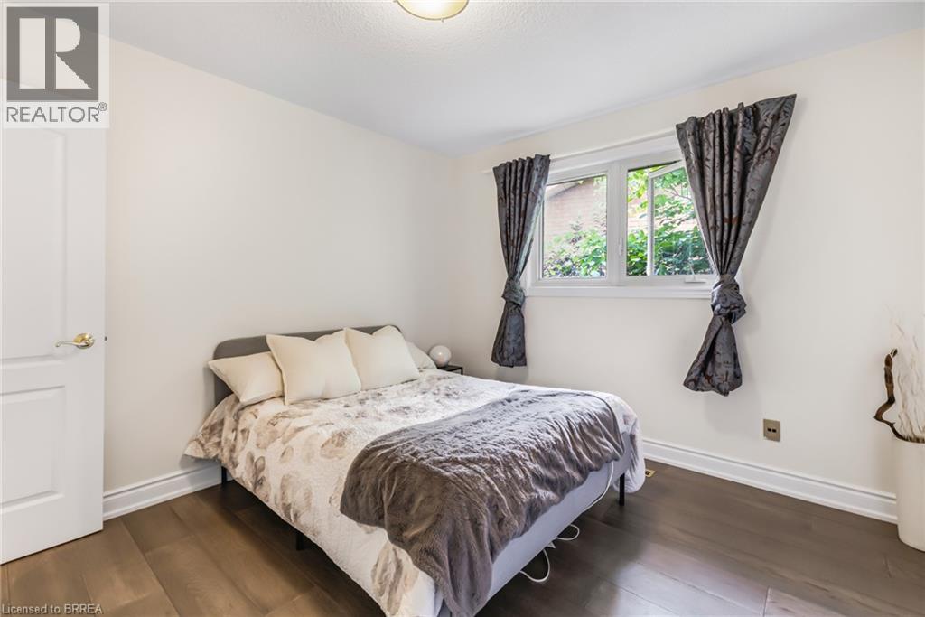 Photo 16 of 26 Dundalk Crescent, Brampton ON