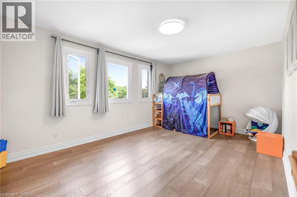 Photo 18 of 26 Dundalk Crescent, Brampton ON