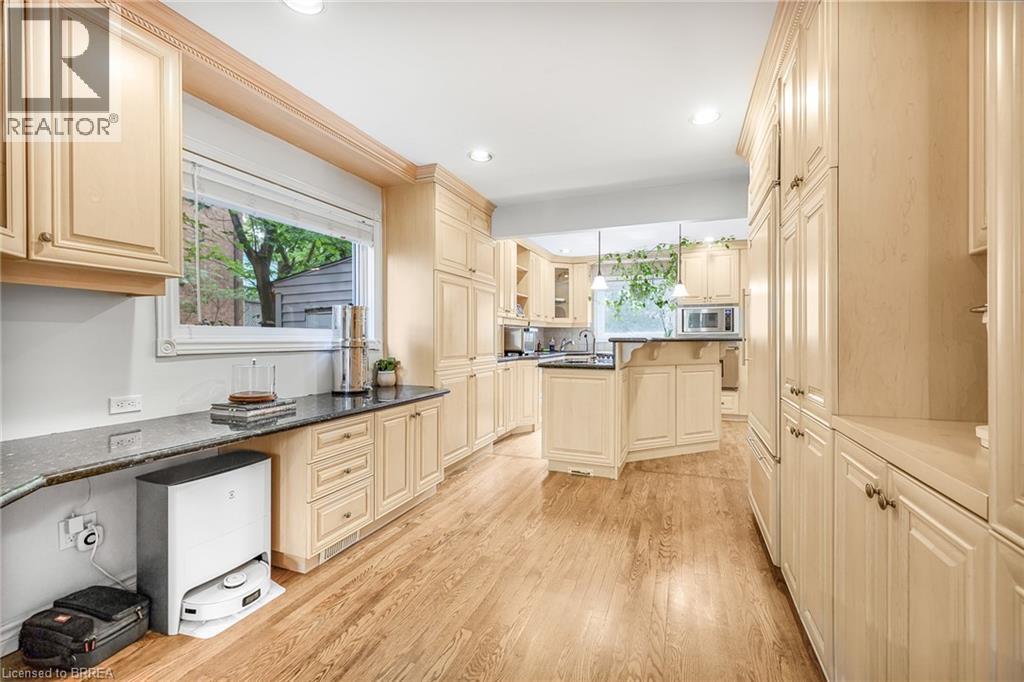 Photo 8 of 26 Dundalk Crescent, Brampton ON