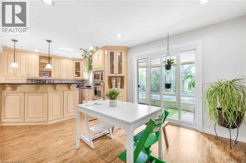 Photo 9 of 26 Dundalk Crescent, Brampton ON