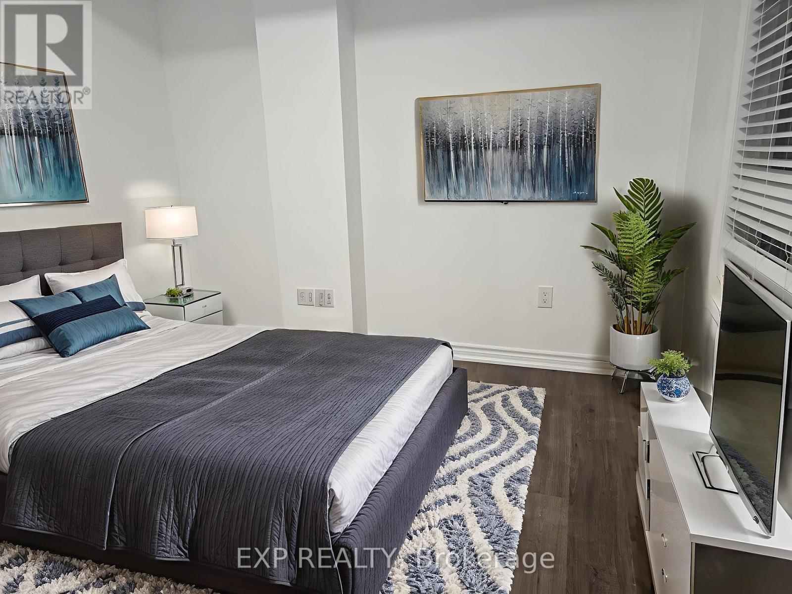 Photo 5 of Unit B 50 Farooq Boulevard N, Vaughan ON