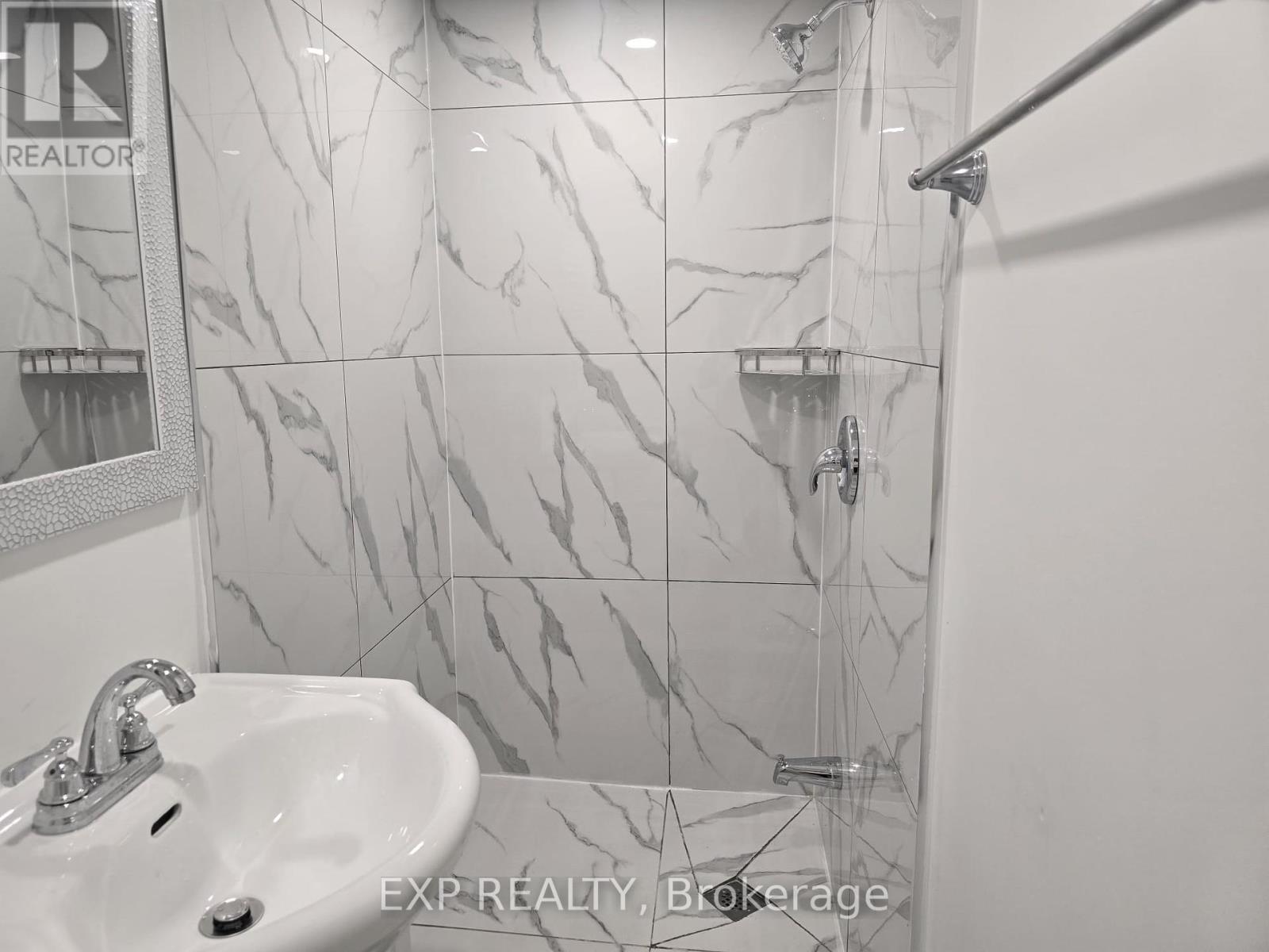 Photo 2 of Unit B 50 Farooq Boulevard N, Vaughan ON