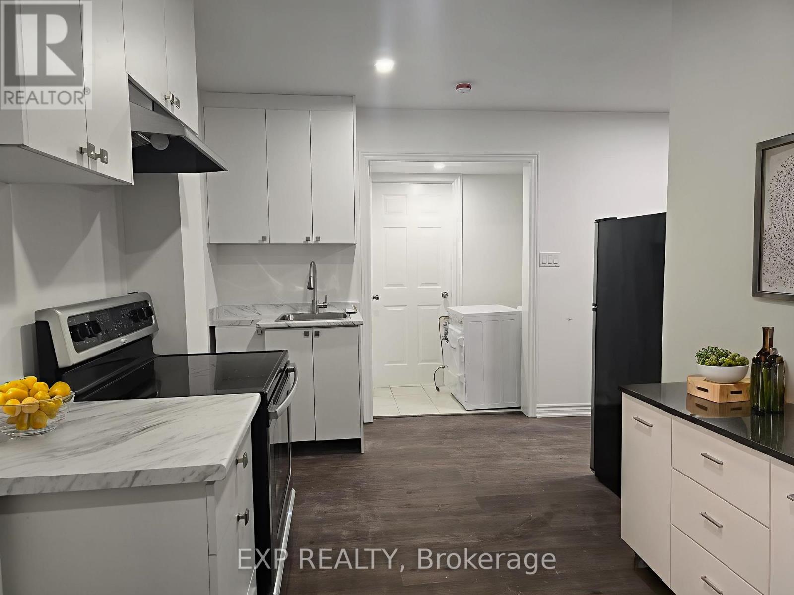 Photo 7 of Unit B 50 Farooq Boulevard N, Vaughan ON