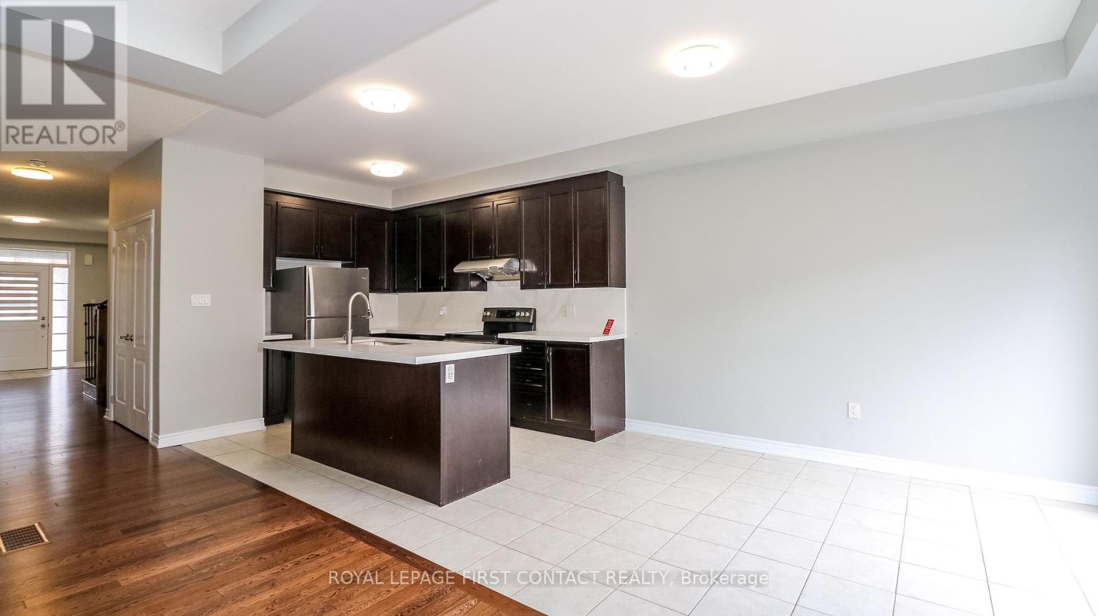 Photo 37 of 53 Mondial Crescent, East Gwillimbury ON