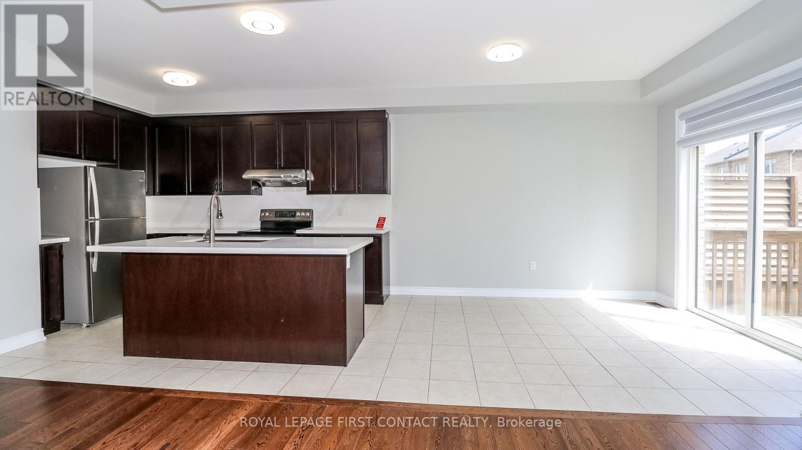 Photo 32 of 53 Mondial Crescent, East Gwillimbury ON