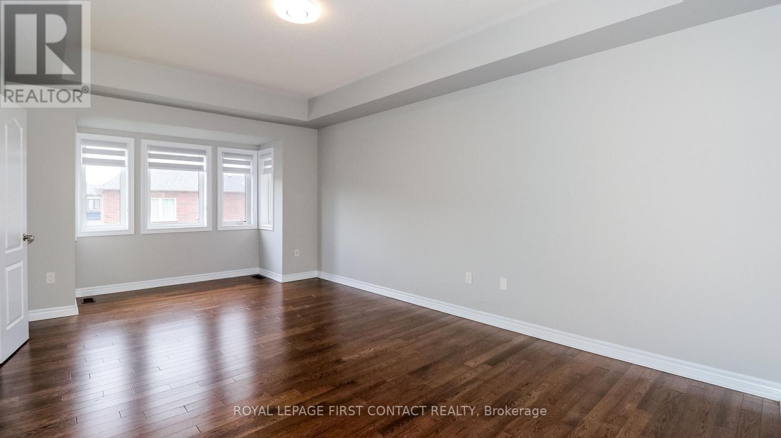 Photo 8 of 53 Mondial Crescent, East Gwillimbury ON