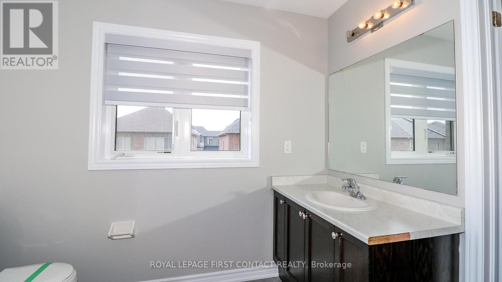 Photo 27 of 53 Mondial Crescent, East Gwillimbury ON