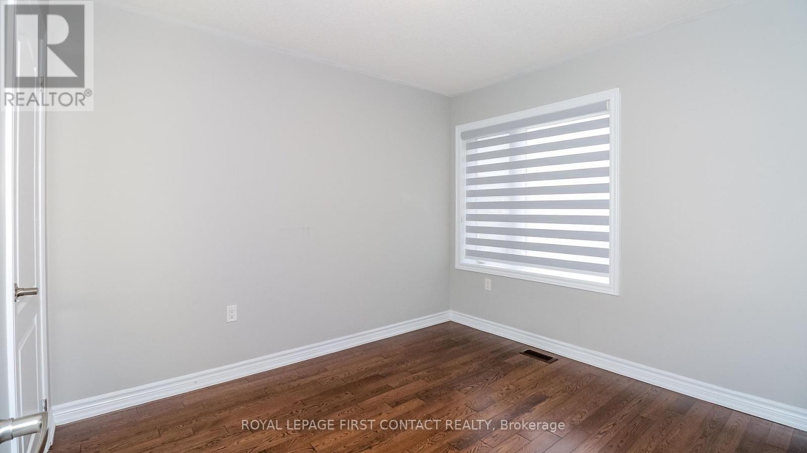 Photo 7 of 53 Mondial Crescent, East Gwillimbury ON