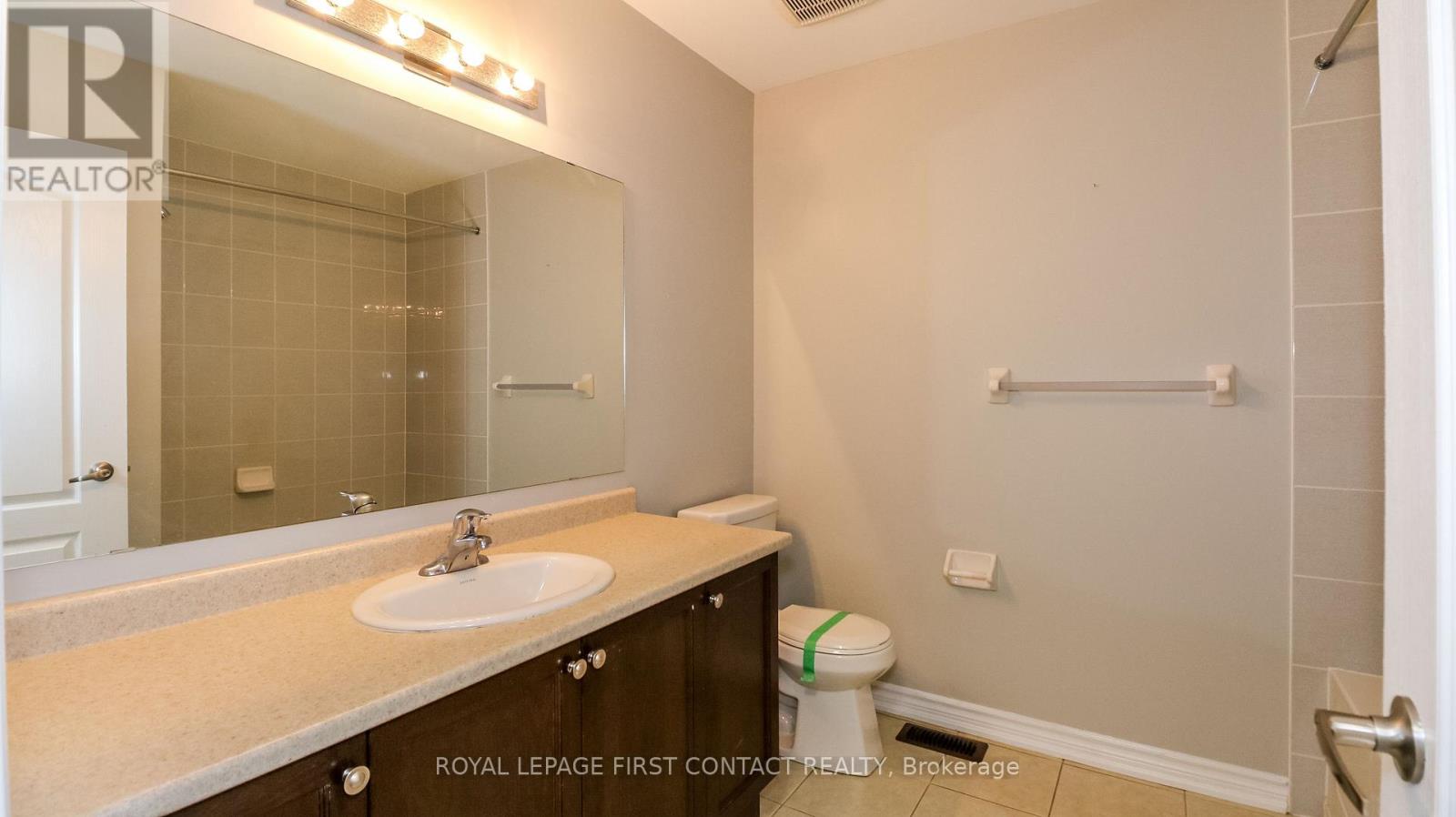Photo 10 of 53 Mondial Crescent, East Gwillimbury ON