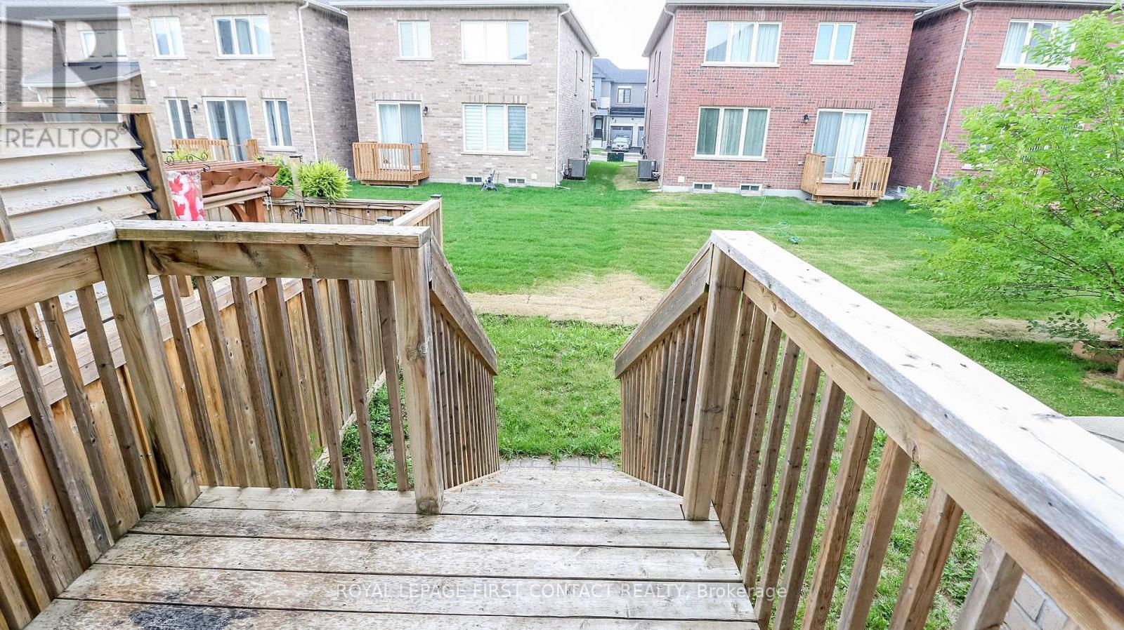 Photo 38 of 53 Mondial Crescent, East Gwillimbury ON