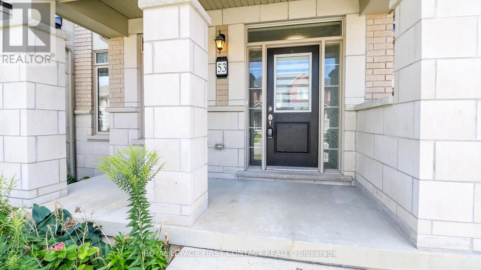Photo 5 of 53 Mondial Crescent, East Gwillimbury ON