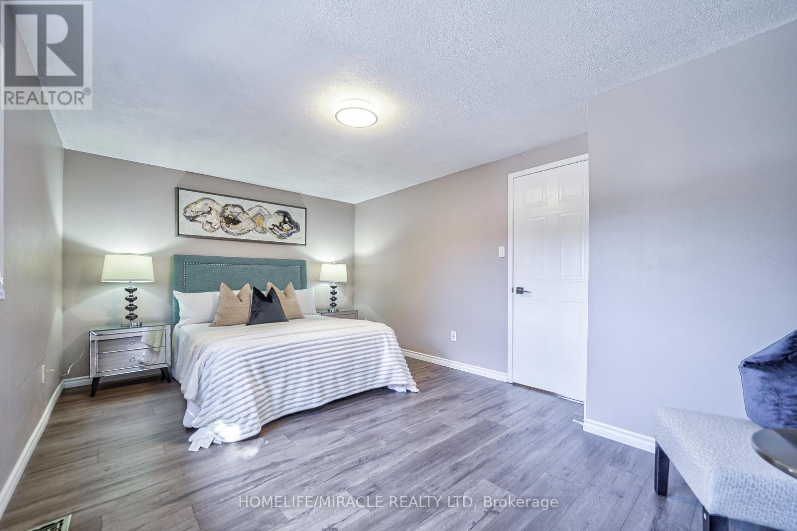 Photo 6 of 131 Poplar Drive, Cambridge ON