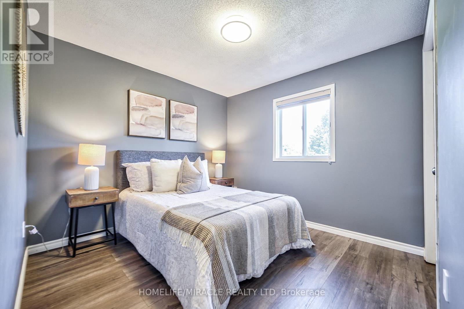 Photo 23 of 131 Poplar Drive, Cambridge ON