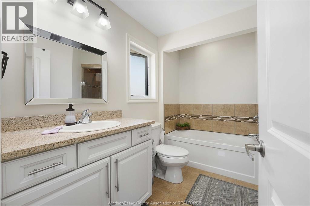 Photo 28 of 436 John Harvey Crescent, Windsor ON