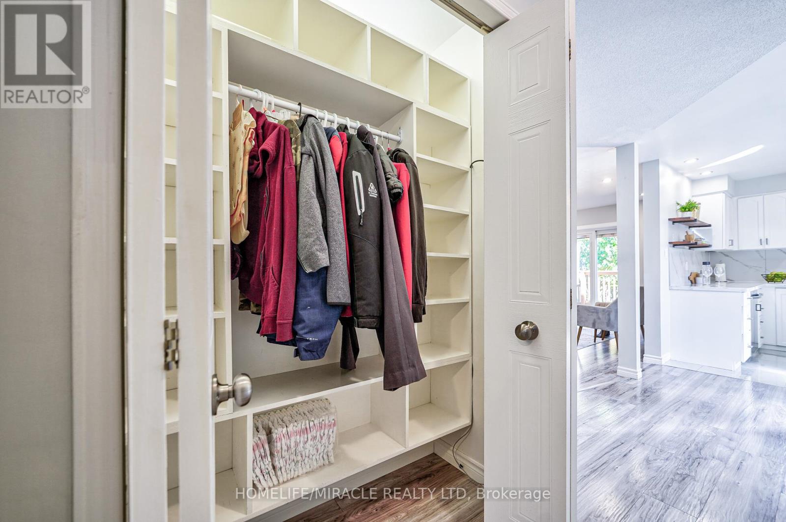 Photo 12 of 131 Poplar Drive, Cambridge ON