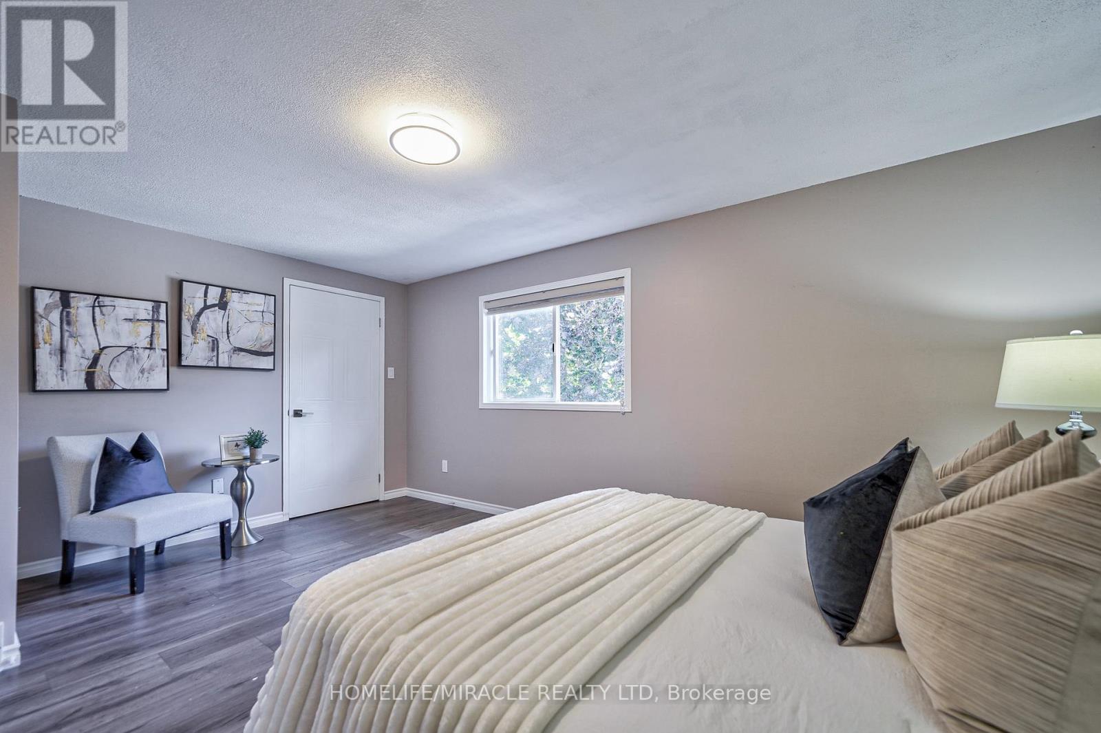 Photo 7 of 131 Poplar Drive, Cambridge ON