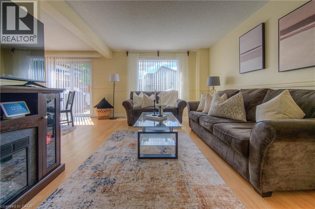 Photo 10 of 985 Elgin Street N, Cambridge ON