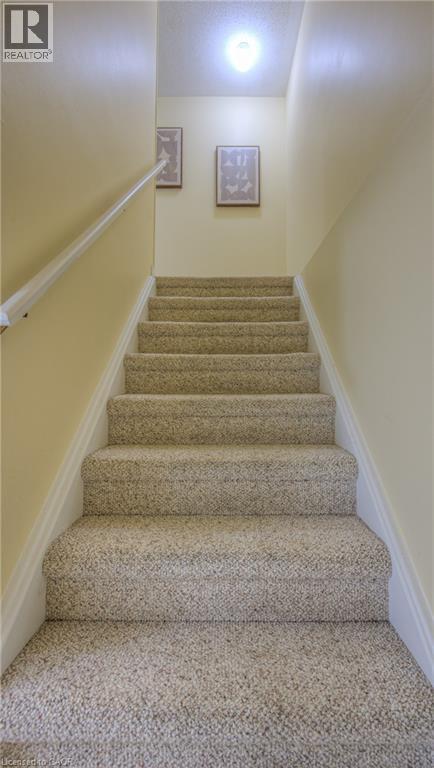 Photo 7 of 985 Elgin Street N, Cambridge ON