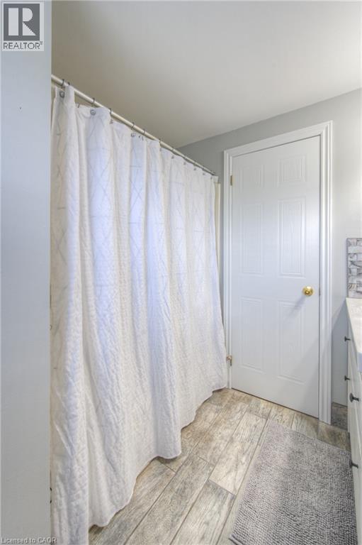 Photo 4 of 985 Elgin Street N, Cambridge ON