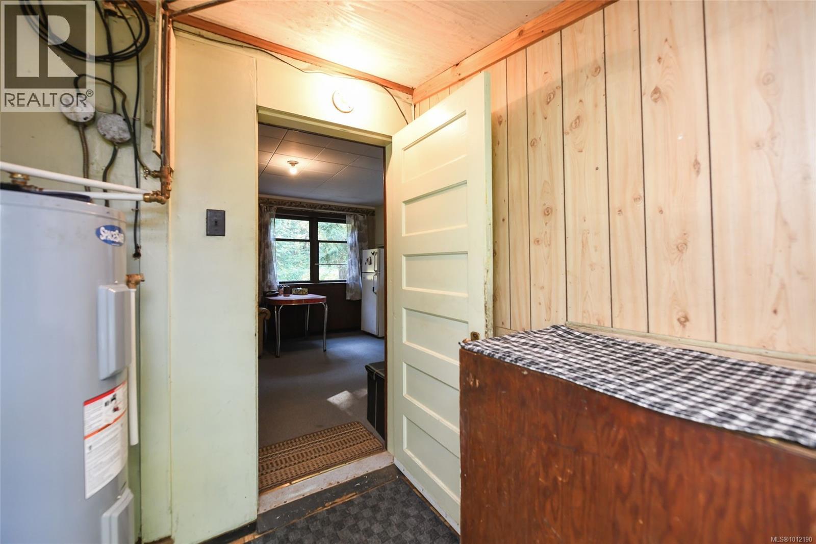 5835 ISLAND HWY N - 7