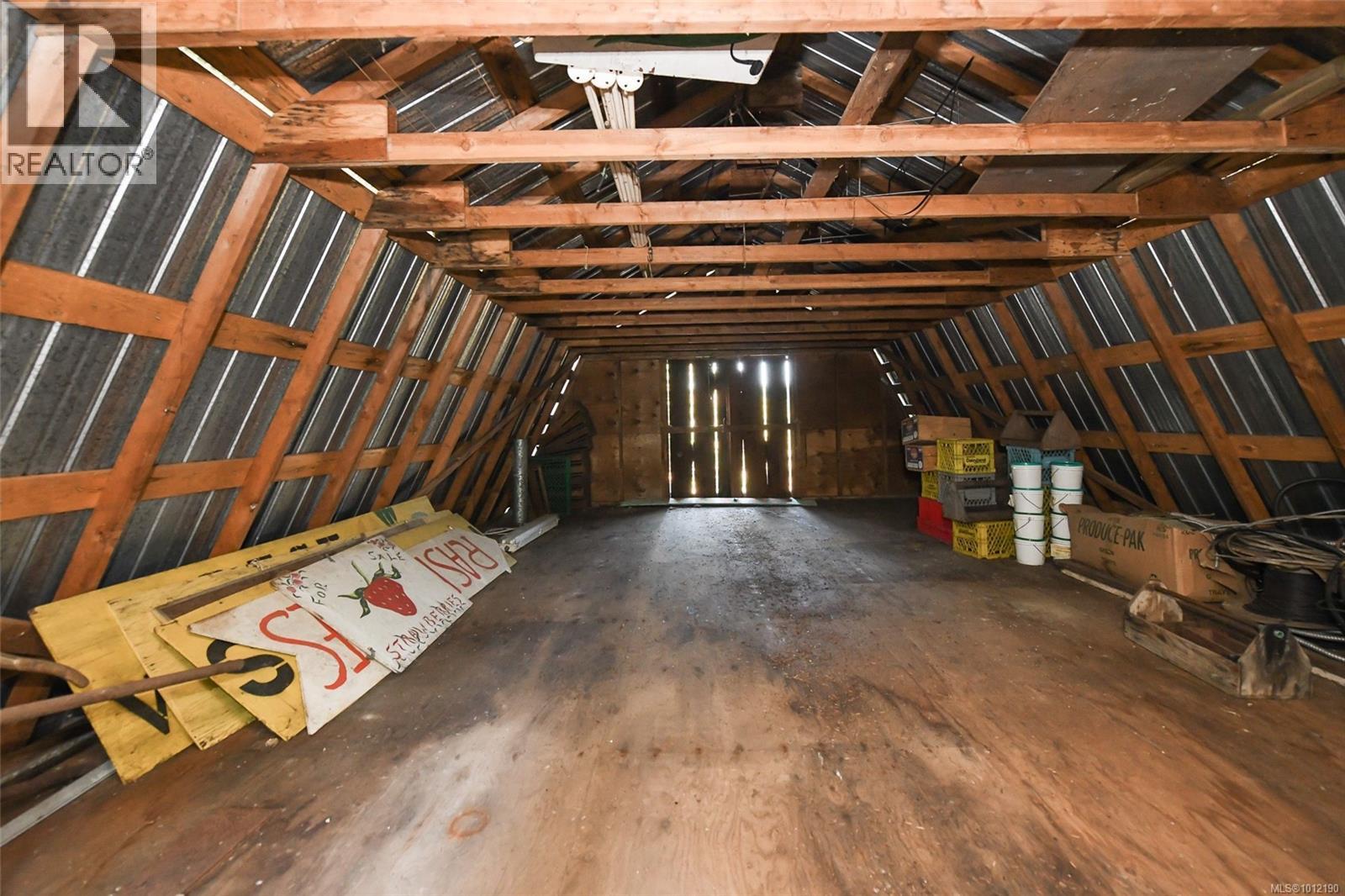 5835 ISLAND HWY N - 11