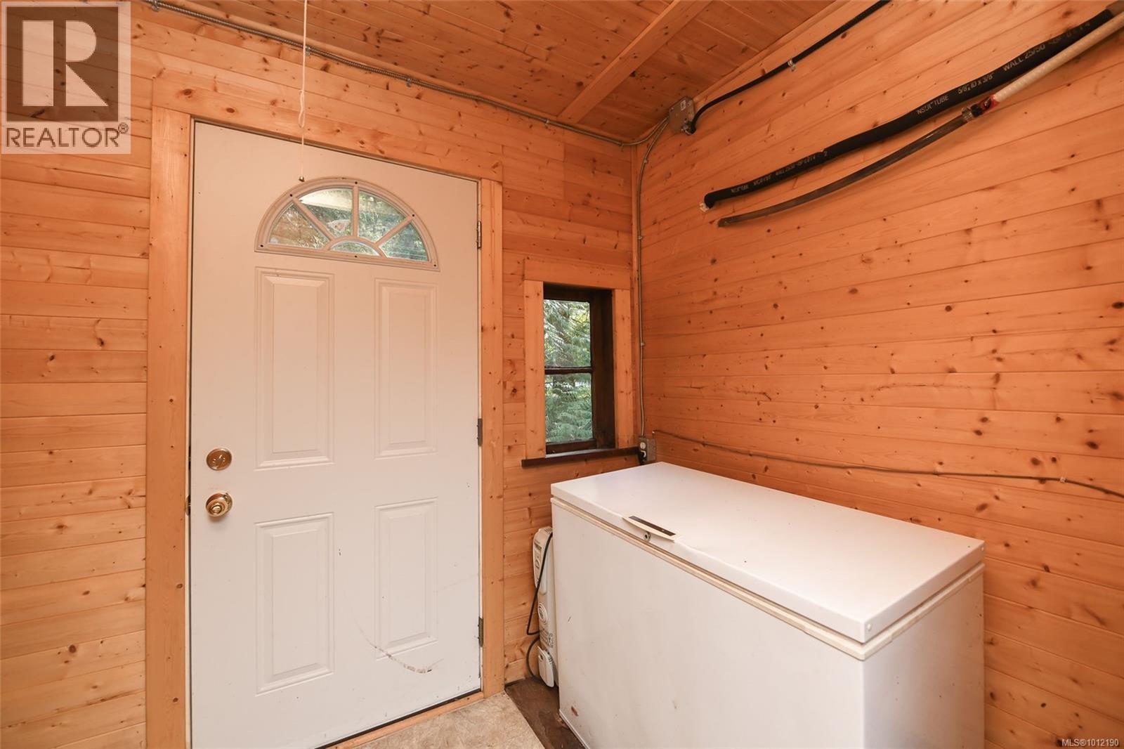 5835 ISLAND HWY N - 57