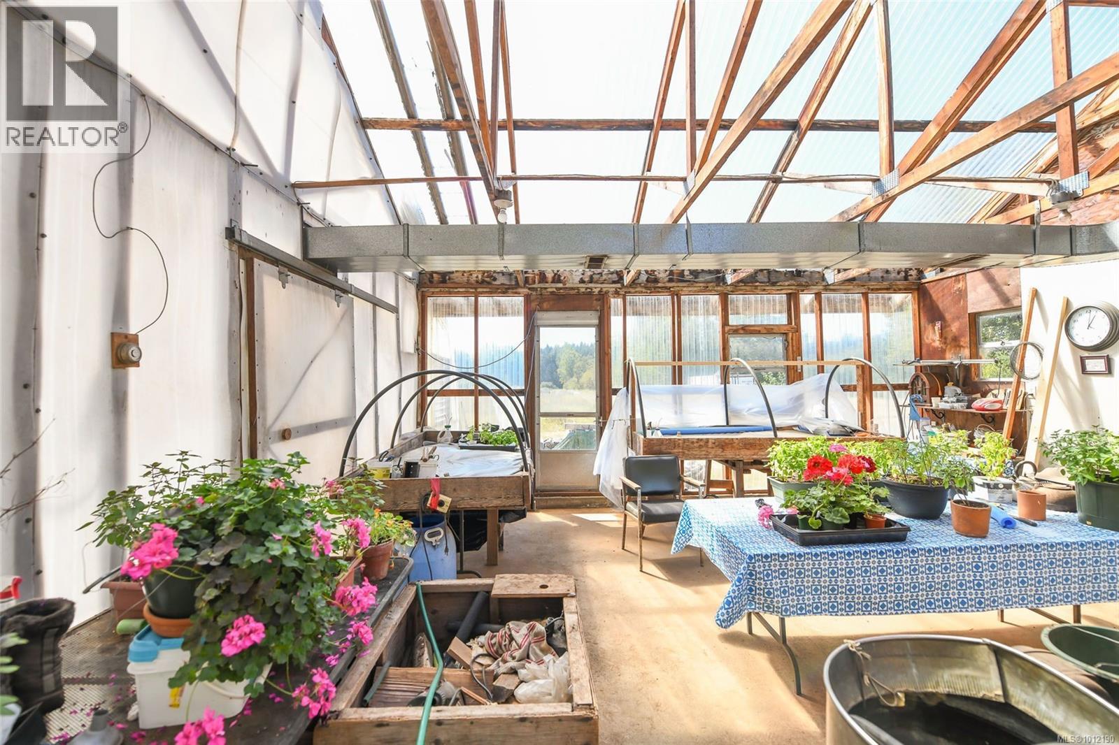 5835 ISLAND HWY N - 9