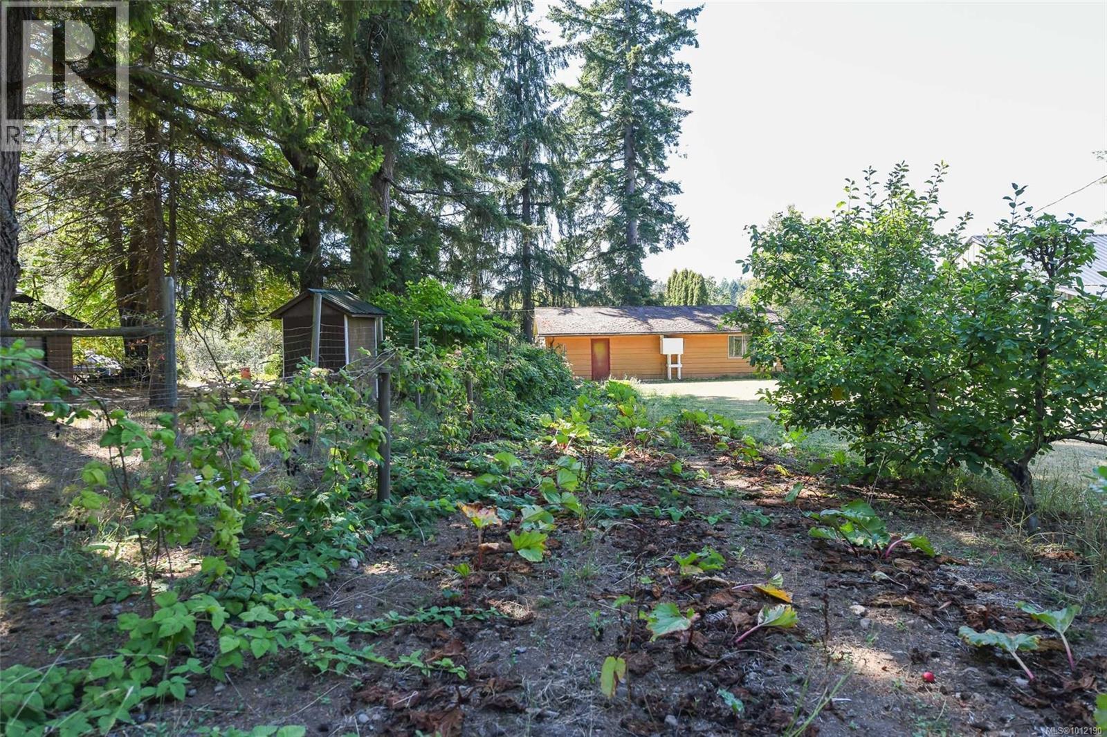 5835 ISLAND HWY N - 14