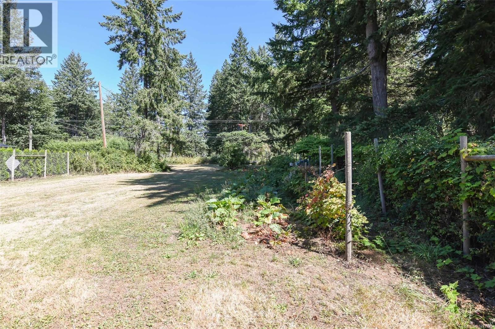 5835 ISLAND HWY N - 16