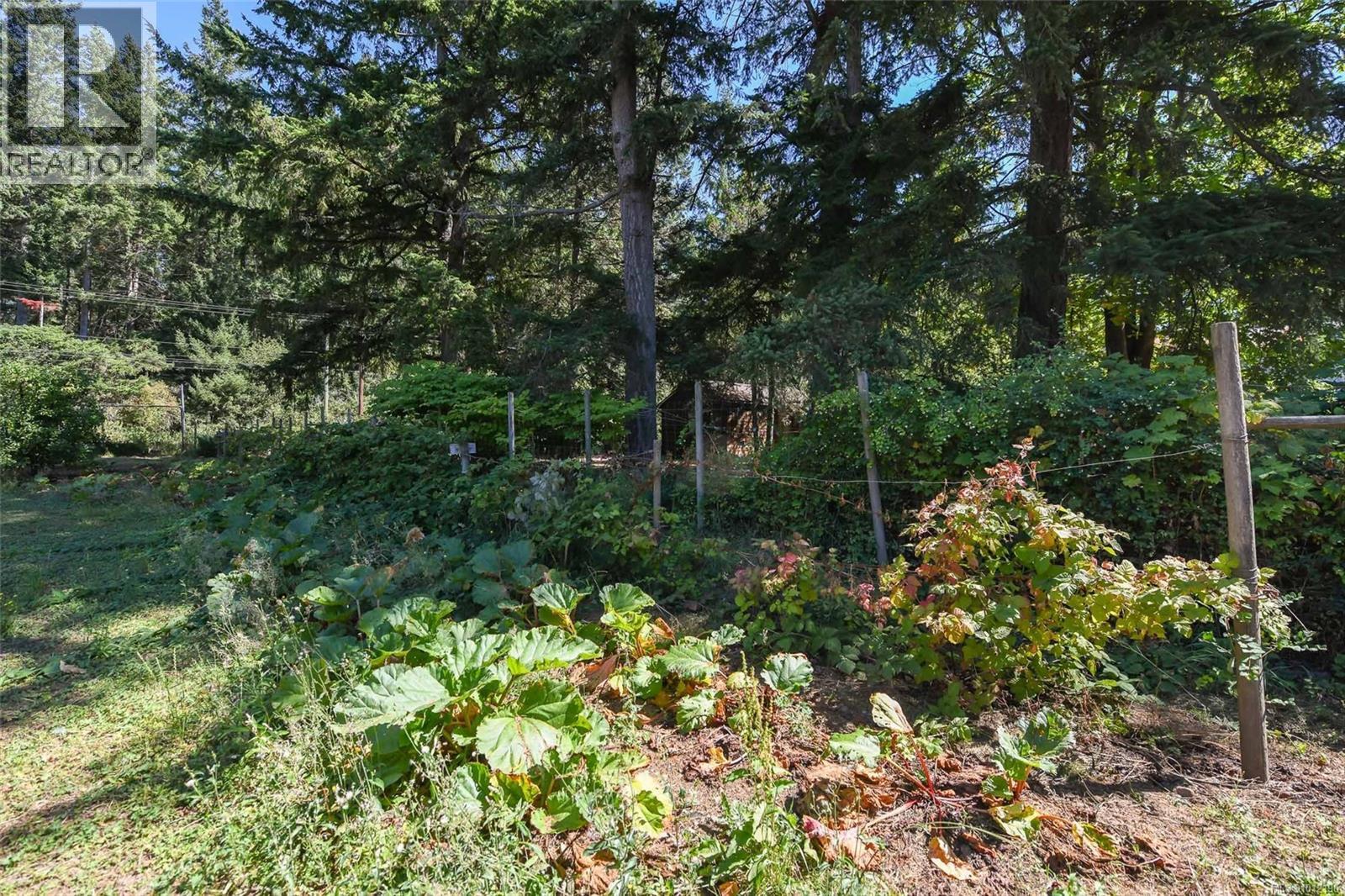 5835 ISLAND HWY N - 5